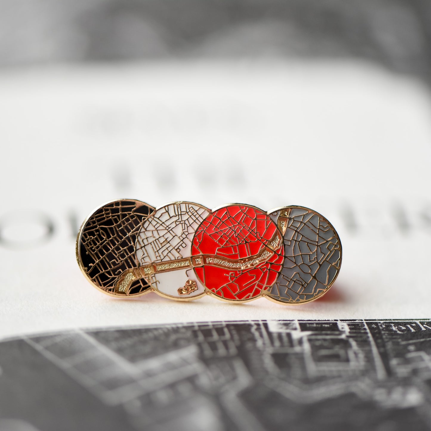 Londons soft enamel pin